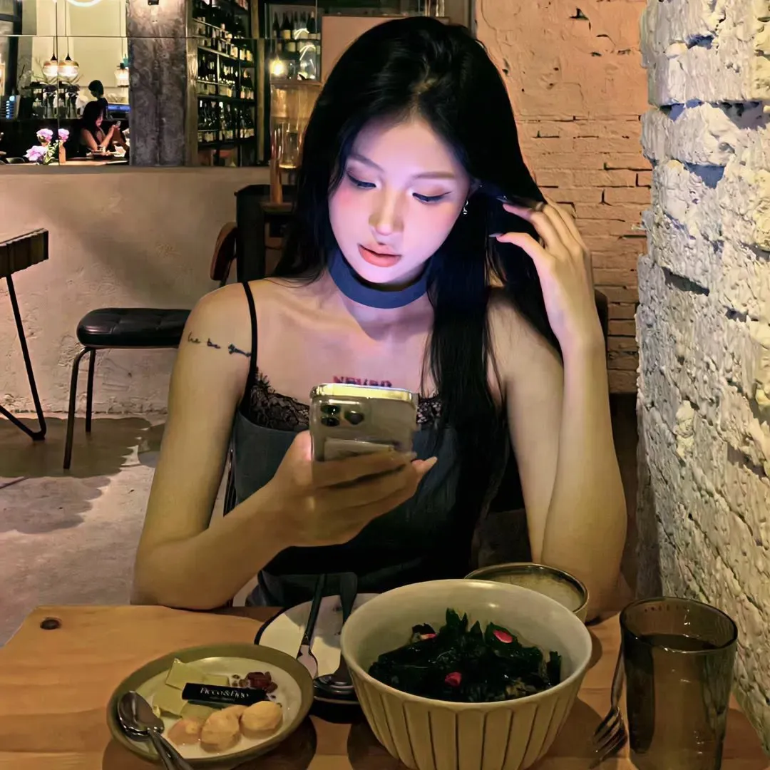 韩国丧尸喜剧《奇妙的家族》超清在线：被丧尸咬了能返老还童？脑洞大开